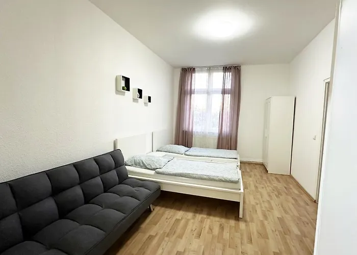 Cosy Three With Flatscreen Tv